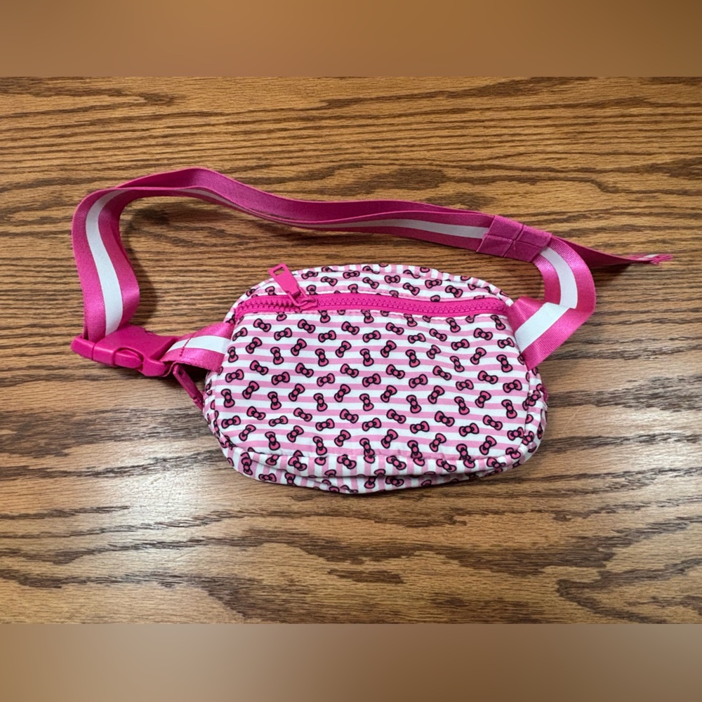 HELLO KITTY Pink Bow Pattern Waist Belt Bag Fanny Pack Pockets NWOT - Picture 2 of 8